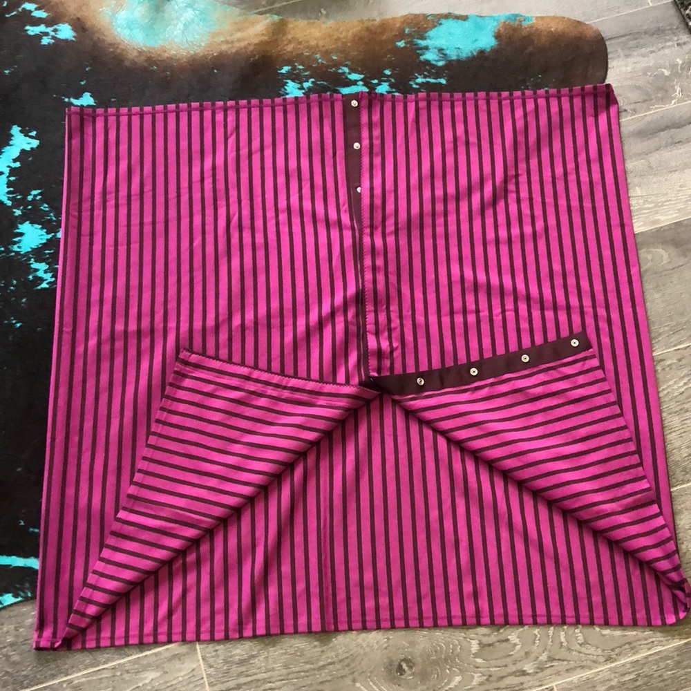 Lululemon raspberry colored snap scarf❤️❤️❤️❤️